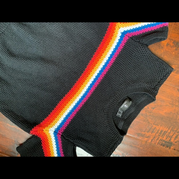Black knitted short sleeve with shoulder cutouts - Picture 5 of 7